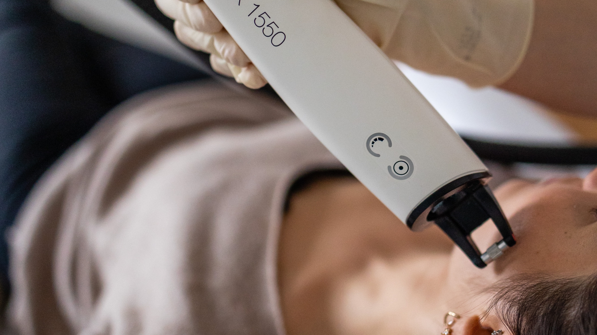 RAJEUNISSEMENT ET RESURFACAGE CUTANE PAR LASER